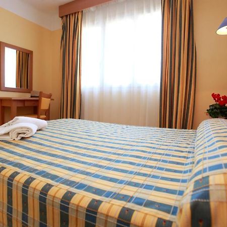 Residence L'Oliveraie Ментона Екстериор снимка