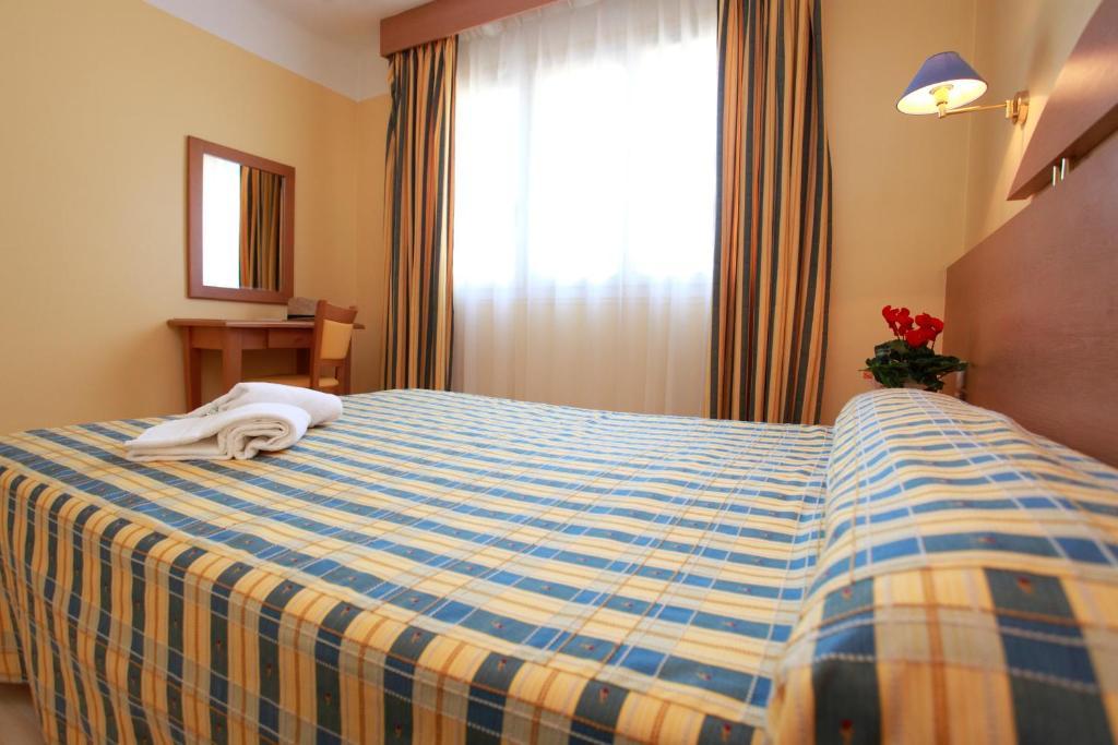 Residence L'Oliveraie Ментона Екстериор снимка